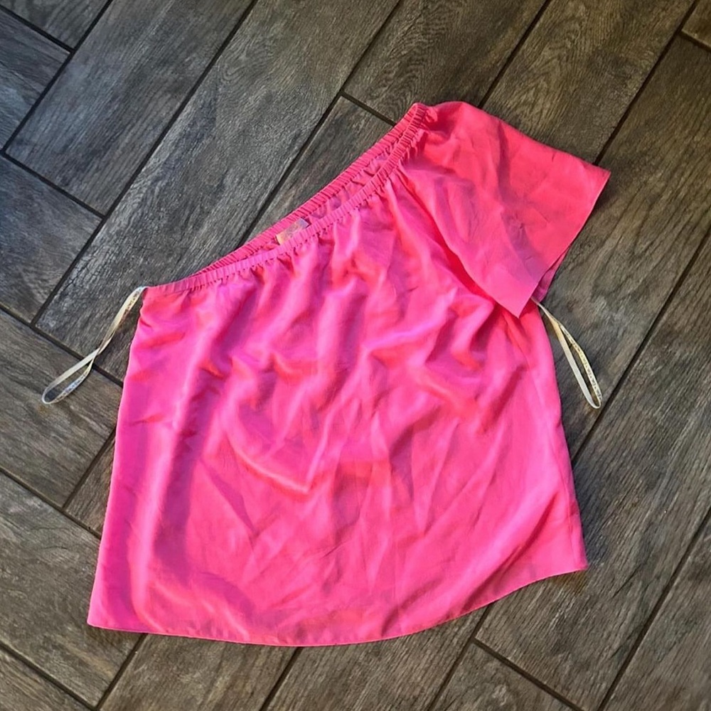 Lilly one shoulder top 🎀